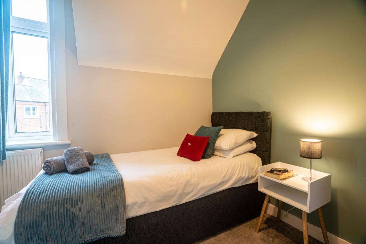 The Becket - Three Bedroom City Centre House With Parking Кентърбъри Екстериор снимка
