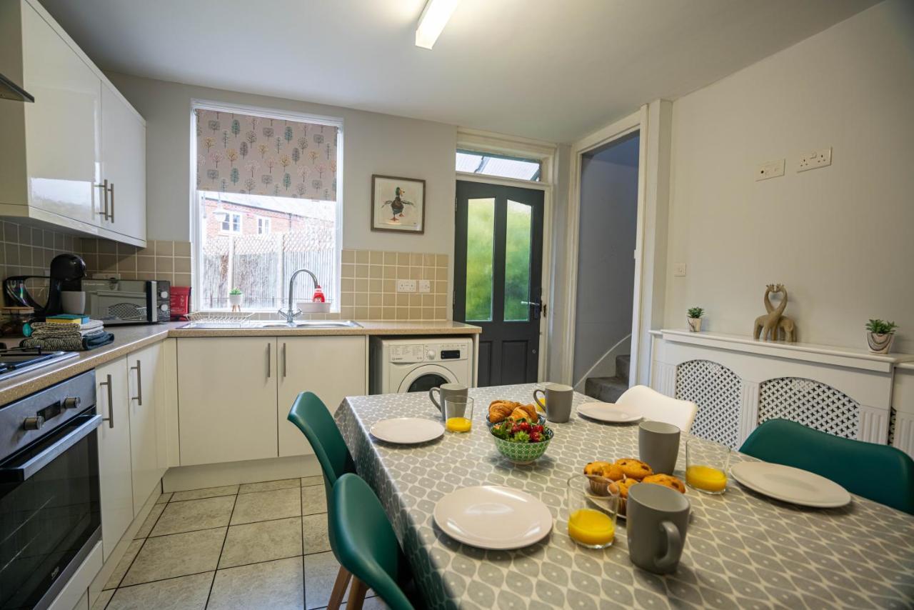 The Becket - Three Bedroom City Centre House With Parking Кентърбъри Екстериор снимка