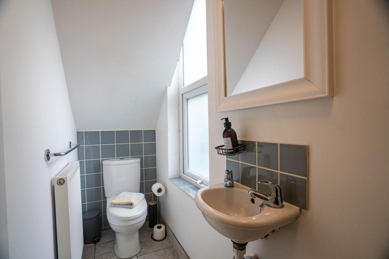 The Becket - Three Bedroom City Centre House With Parking Кентърбъри Екстериор снимка