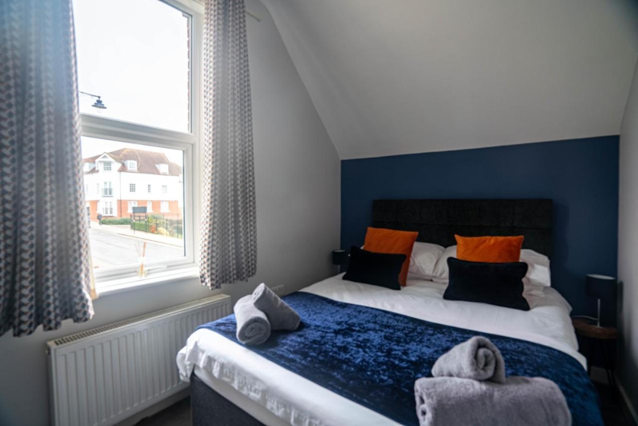 The Becket - Three Bedroom City Centre House With Parking Кентърбъри Екстериор снимка