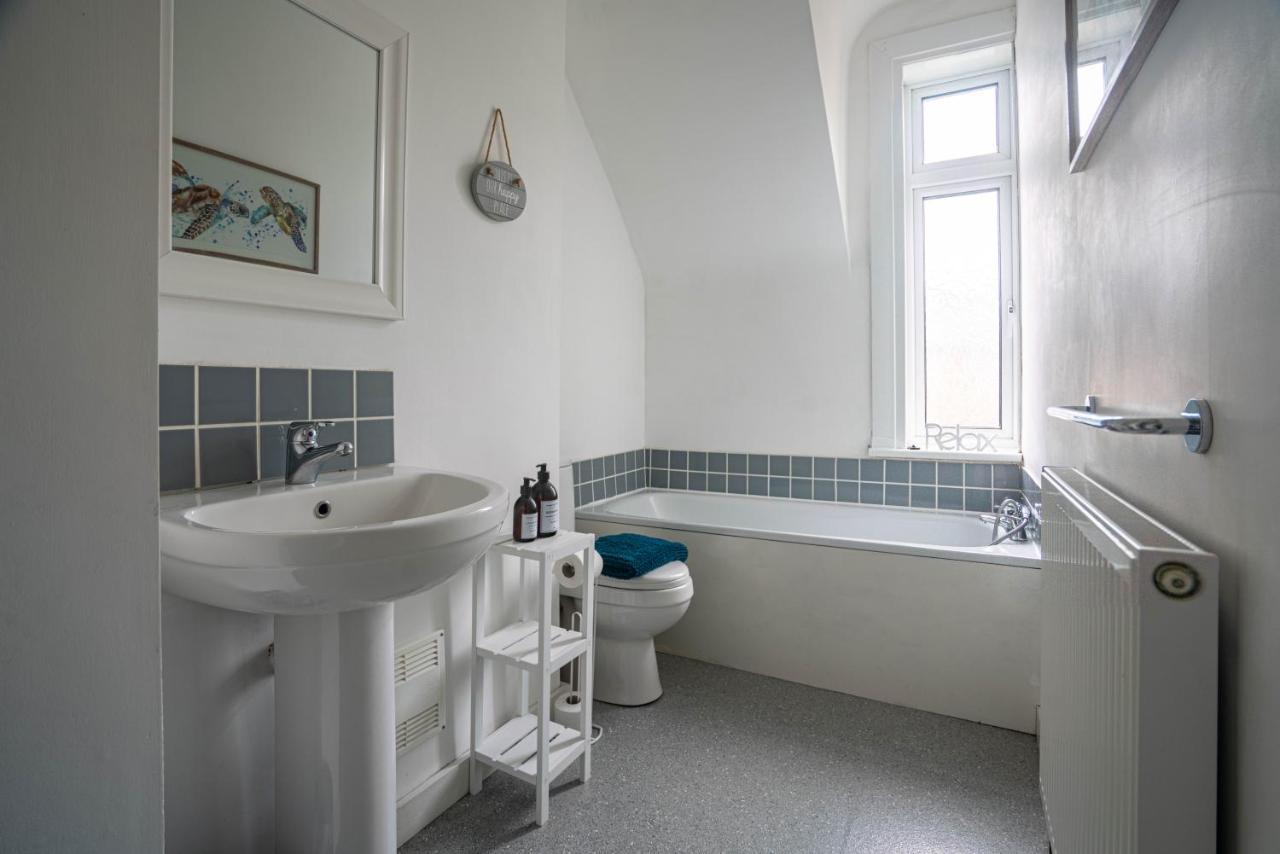 The Becket - Three Bedroom City Centre House With Parking Кентърбъри Екстериор снимка